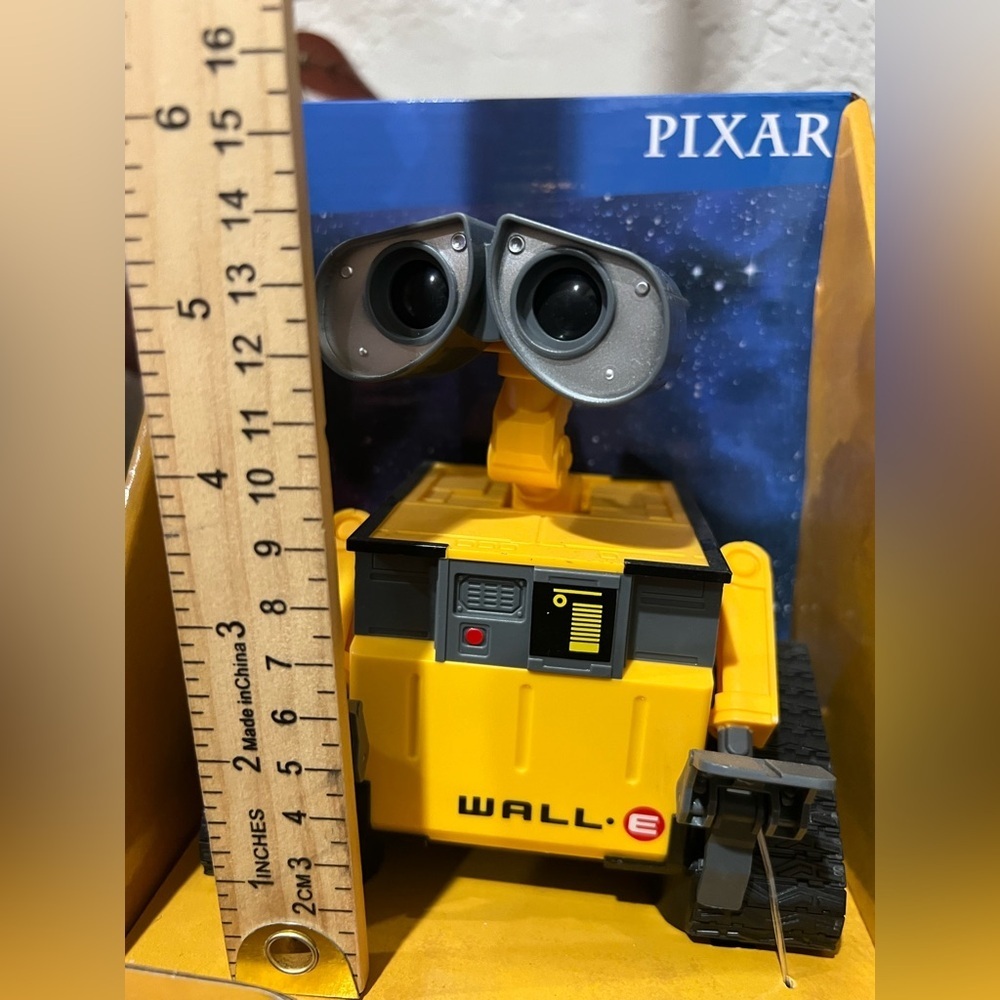 Wall-E Remote Control Figure NEW - Picture 4 of 5